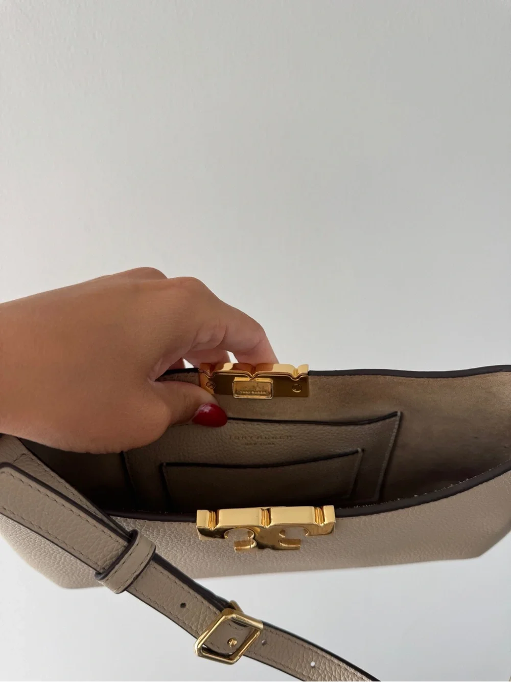 TORY BURCH Eleanor Soft Slim Shoulder Bag in Light Stone
